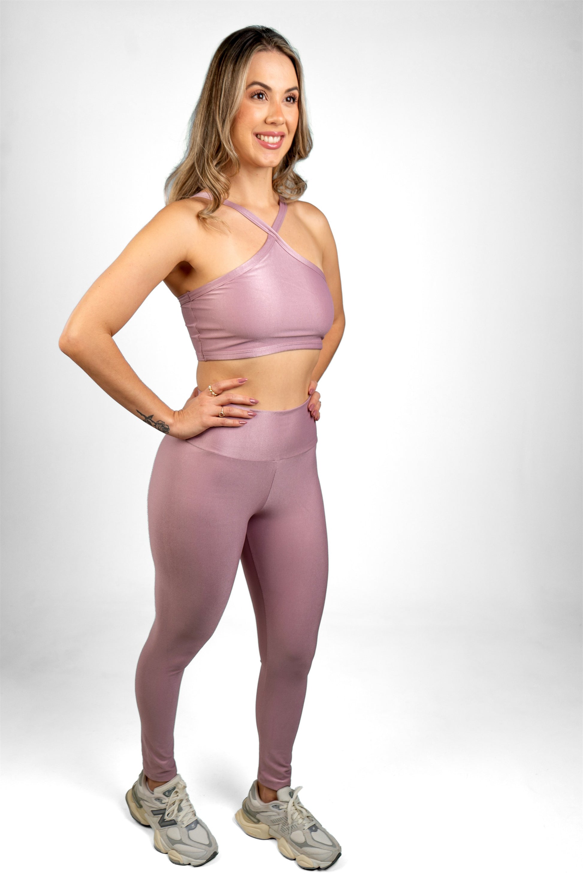 Conjunto Flow Madê Lilás, vista frontal com decote cruzado