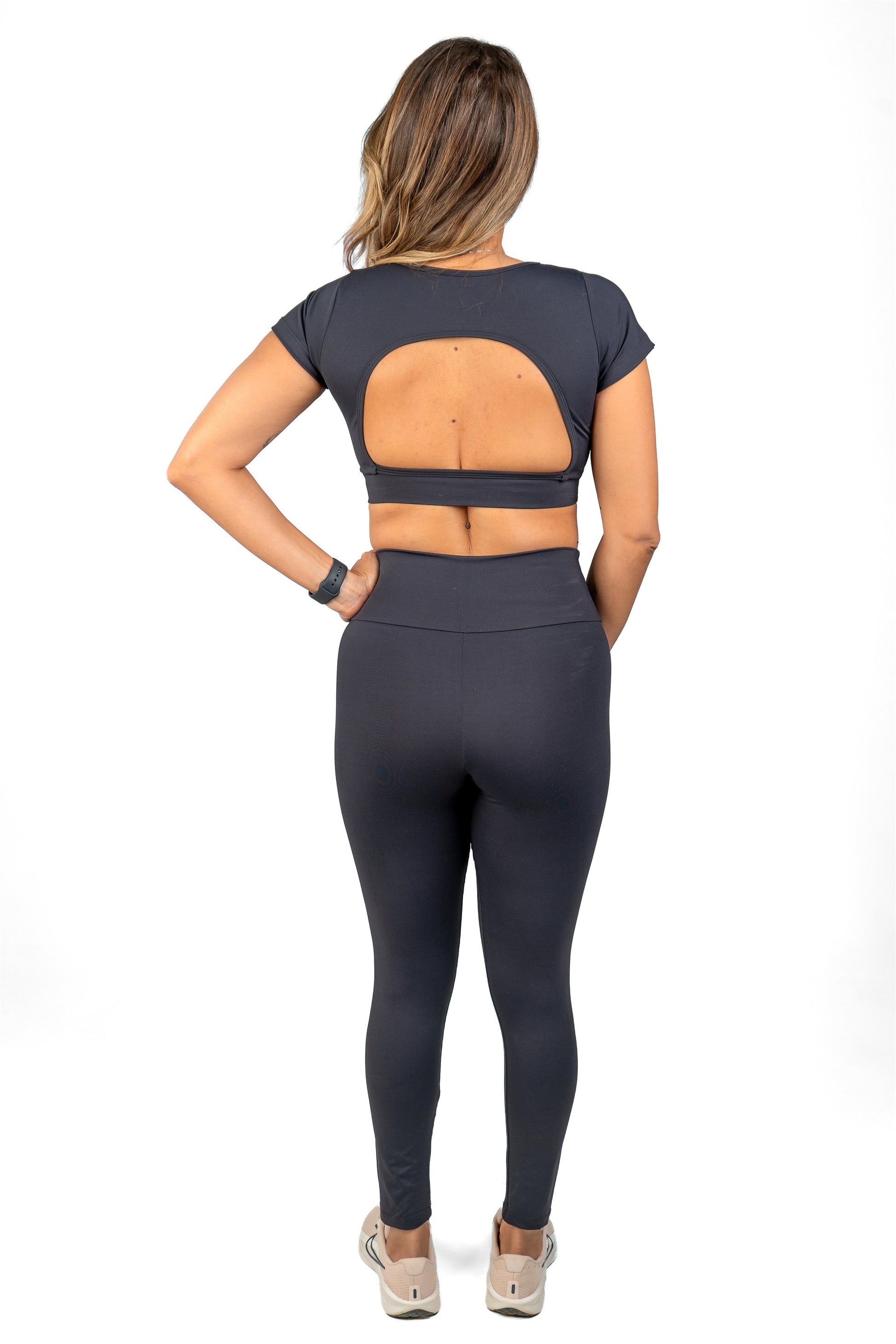 Conjunto Manga Curta Madê Preto, vista das costas abertas