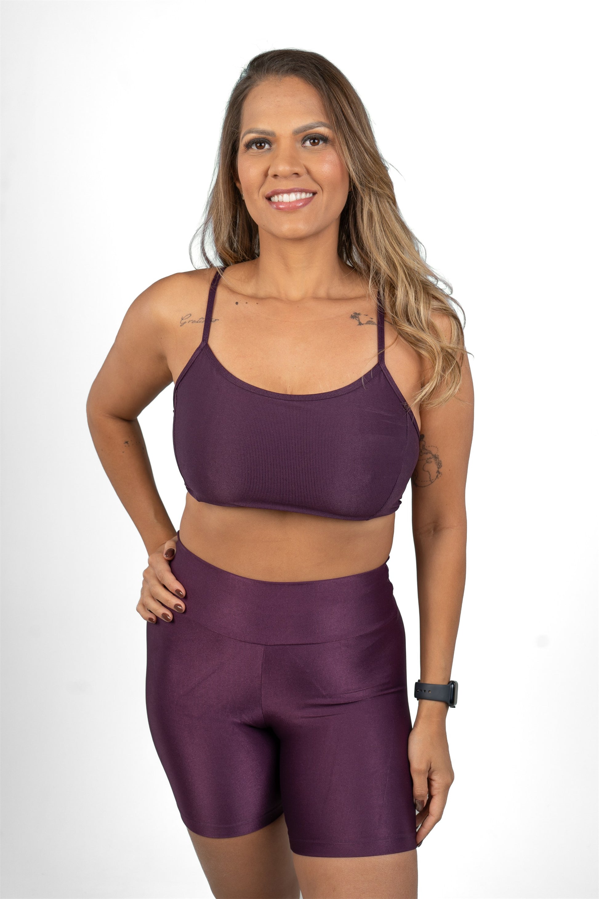 Conjunto Short Ártico Madê Mirtilo, detalhe do top de alças finas